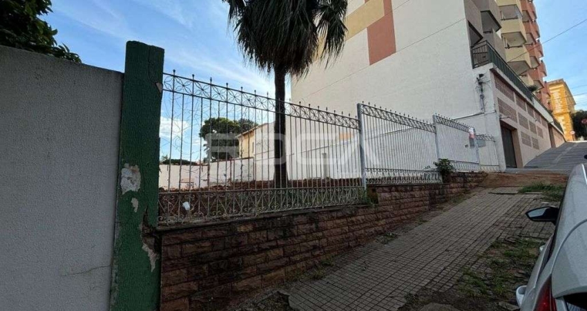 Terreno à venda no Centro de São Carlos com canil e poço artesiano