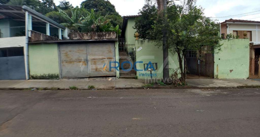 Casa padrão à venda na Vila Santo Antonio, São Carlos: 3 dormitórios, garagem, canil e muito mais!