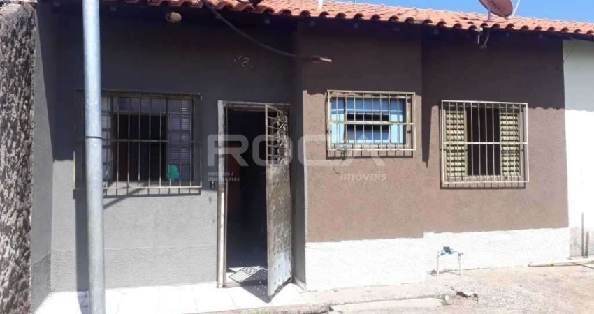 Casa Padrão à venda em São Carlos com 2 dormitórios e garagem coberta