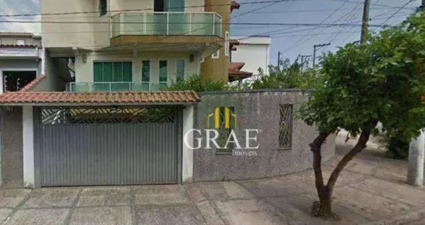 Sobrado de 338m², 3 dormitórios, sendo 2 suítes, 6 vagas de garagem Bairro dos Casas - São Bernardo do Campo.