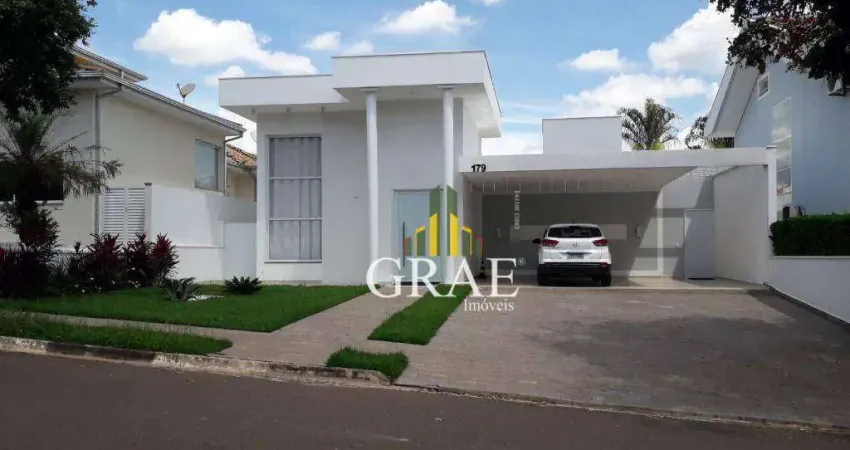 Casa Alto Padrão, em condomínio fechado, 221m², 3 suítes c/ closet e banheira, piscina, 3 vagas, á venda no Portal das Estrelas I - Boituva/SP.