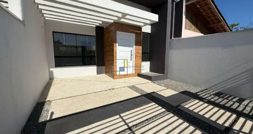 Casa 3 dormitórios com piscina no centro de penha a 900m da praia alegre