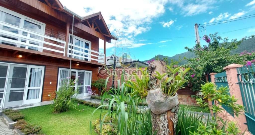 Casa para Venda em Palhoça, Praia de Fora, 2 dormitórios, 2 suítes, 3 banheiros, 1 vaga