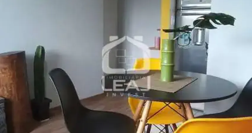 Apartamento á venda possui  40 m², com 2 dormitórios, sala e 1 vaga de garagem. No valor de R$245.0