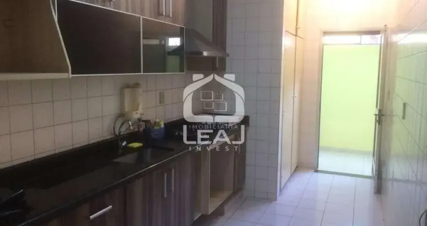 Apartamento para Locação possui 80m² com 2 dormitórios e 1 vaga de garagem no valor de R$ 2.200,00