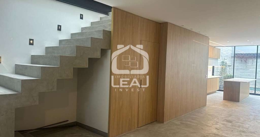 Casa/Sobrado à Venda no Campo Belo, 180 m², 3 Suítes, Lavabo, 2 Vagas e Piscina por R$1.780.000,00