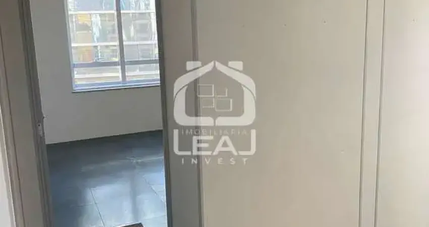 Sala Comercial para Locação, 45 m², 2 Ambientes, Copa, Banheiro e 1 Vaga por R$3.967,11 (Pacote) -