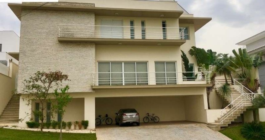 Linda casa em condomínio exclusivo em ótima localização, bairro nobre, em frente à pista de caminhada do Pq. Campolim