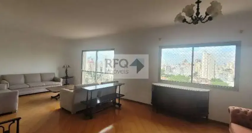 Apartamento bem iluminado e amplo para venda na Região da Aclimação com 3 dormitórios em frente a Praça Polidoro !!