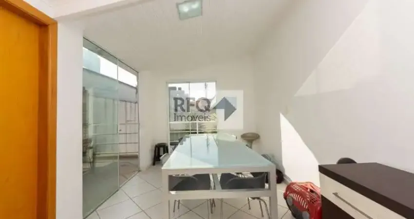 Casa espaçosa com 3 suítes, 4 vagas de garagem na Vila Clementino