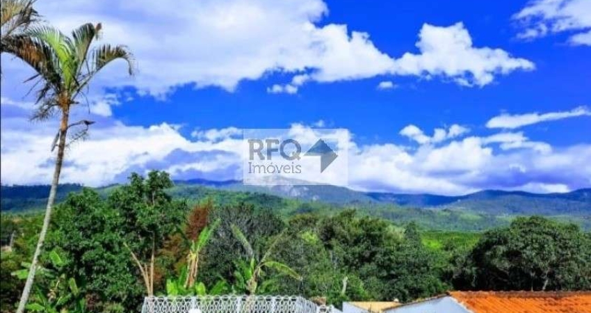 Casa espaçosa com Piscina e churrasqueira a venda em Atibaia