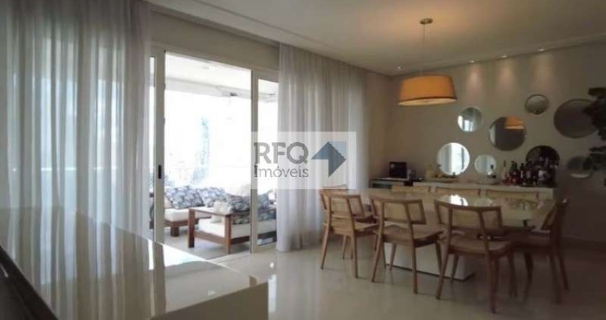 Localizado no Itaim Bibi, em rua cobiçada. Apartamento com vista para a região da JK.
