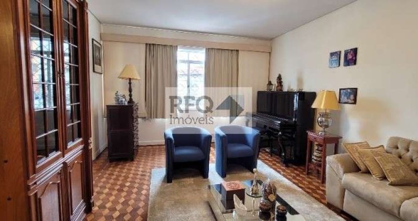 Venha conferir essa incrível oportunidade de morar em uma casa térrea com acesso por uma elegante escada!