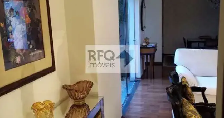 Casa a Venda com 3 dormitórios à 150mts do Parque da Independência com  segurança na rua 24horas.
