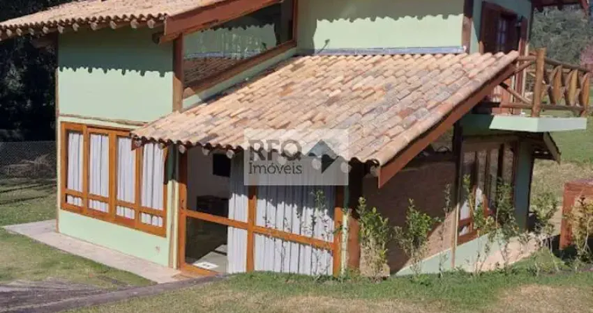 Casa à venda em condomínio fechado na Regiao de Santo Antonio do Pinhal!!!