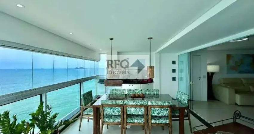 Aproveite o melhor do Guarujá com esta incrível oportunidade! Um apartamento reformado e de alto padrão, situado na icônica Praia das Pitangueiras.