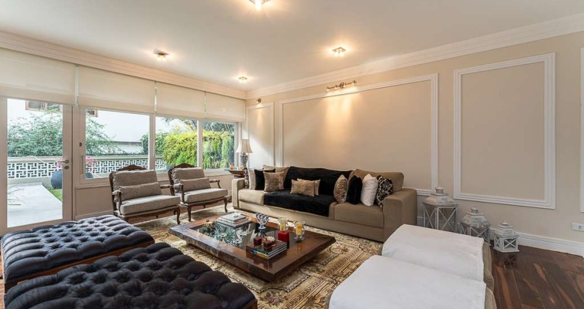 Casa tipo para venda com 4 quartos, sendo 4 suítes, 510m²