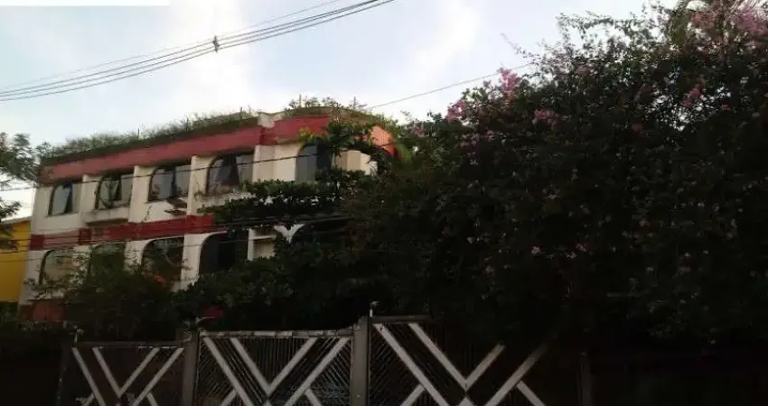 Uma bela e ampla  casa no Bairro Jardim da Gloria para uso residencial  ou comercial!!