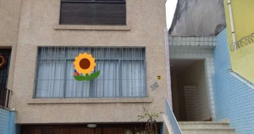 Casa espaçosa no Jardim da Gloria, há 1,3 km do metro Santos Imigrantes.