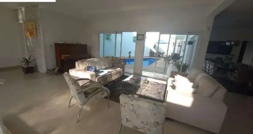 Lindo sobrado com área gourmet, churrasqueira e piscina no Bairro Jardim da Saúde!!