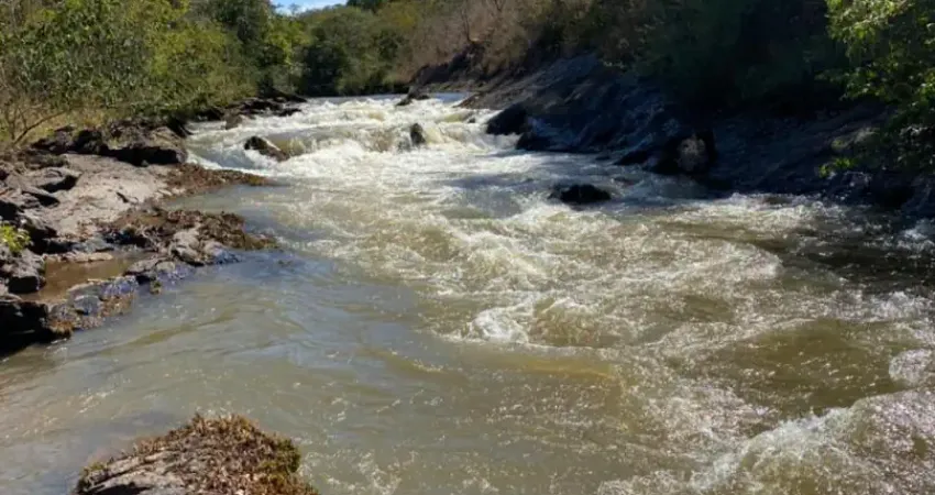Vendo ou Troco Chácara entre Vianópolis e São Miguel do Passa Quatro por imóvel em Anápolis + 100 mil em dinheiro