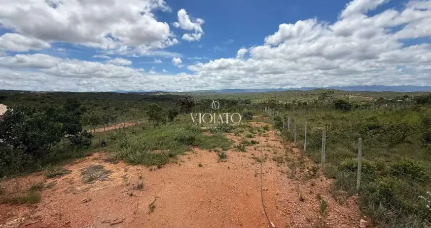OPORTUNIDADE – LOTE DE 1.000m² EM CONDOMÍNIO FECHADO COM VISTA DEFINITIVA PARA A SERRA DO CIPÓ