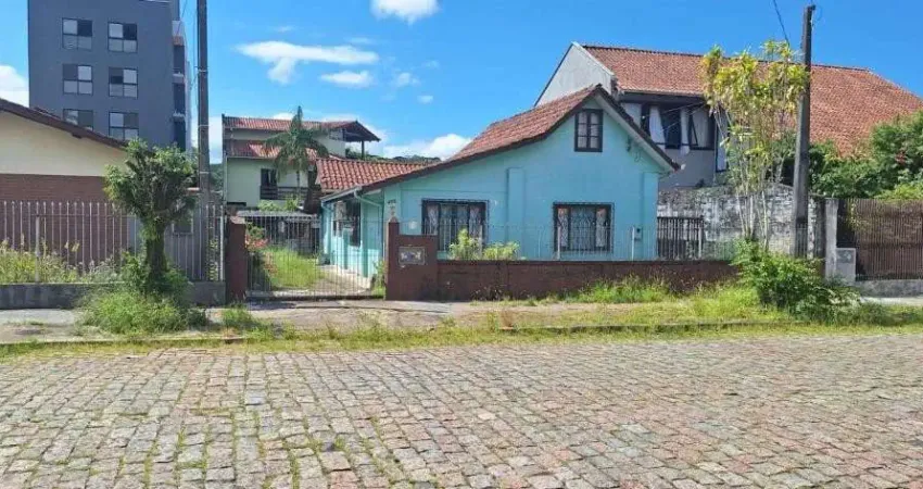 Casa à venda na Rua Presidente Affonso Penna, 406, Bucarein, Joinville
