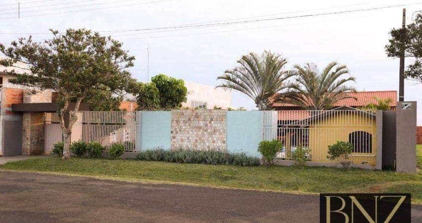 Casa de Luxo com Piscina e Casa de Bonecas para Locação!