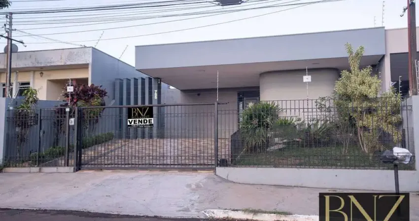 CASA EM APUCARANA À VENDA EM ÓTIMA LOCALIZAÇÃO DUAS QUADRAS DO NOVO MUFFATO