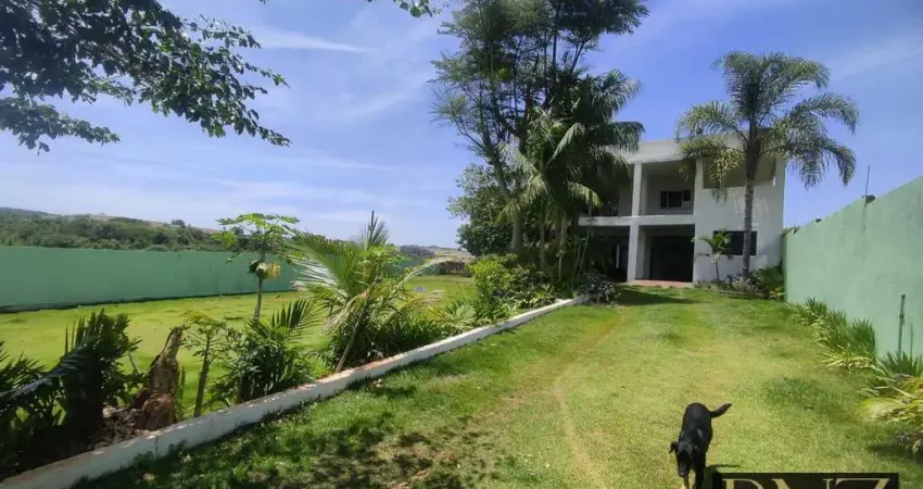 Encantadora Chácara com 4 Quartos e Amplo Terreno na Estrada Aliança!