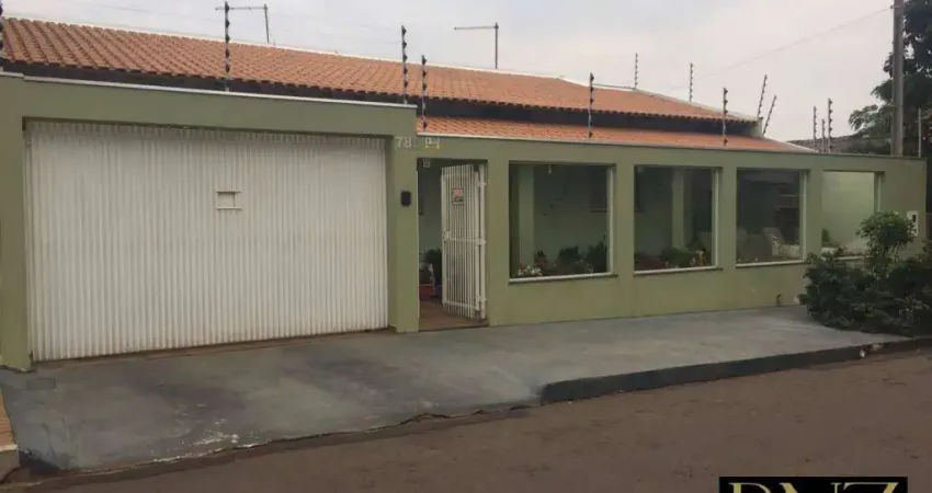 Casa à Venda no Jardim Panorama - Próxima ao Centro