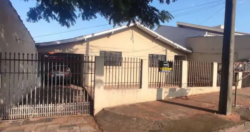 Casa com dois Salões Comerciais no Conjunto Flamingos lll