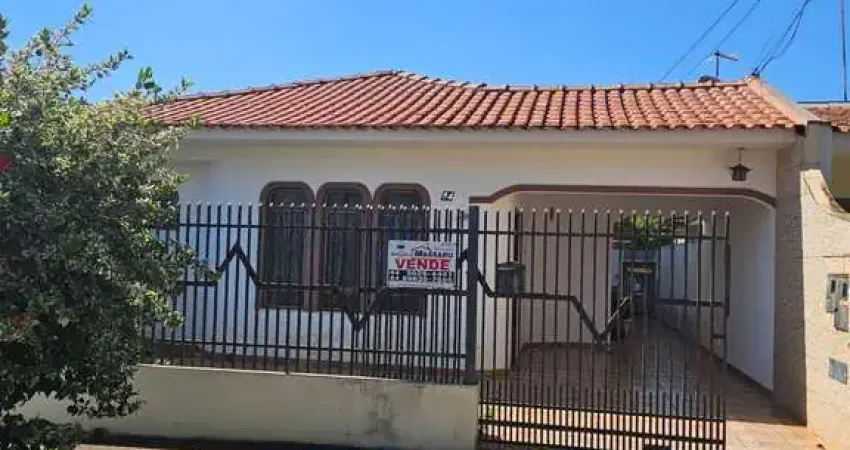 Casa com 3 quartos à venda na Rua Pioneiro Abílio Gaspar, 84, Parque Avenida, Maringá