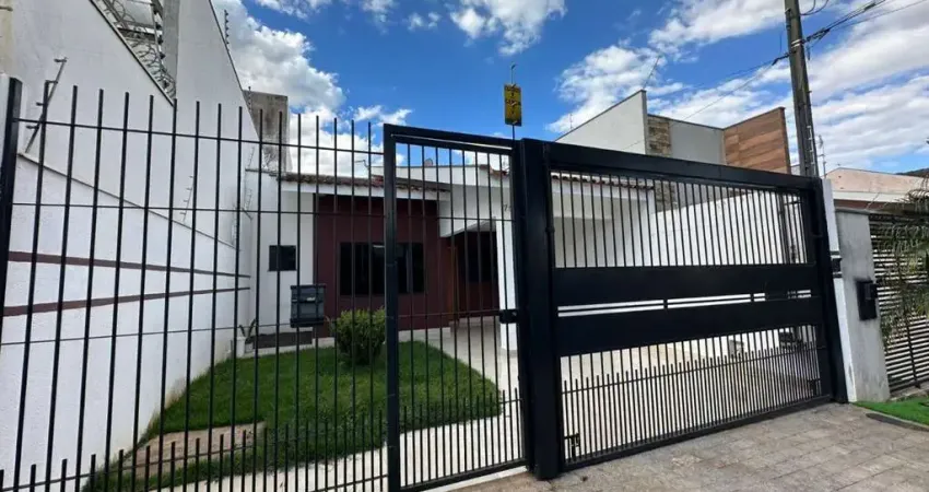 Casa com 2 quartos para alugar na Rua Sebastião Domingos Sabaini, 753, Jardim Itália, Maringá