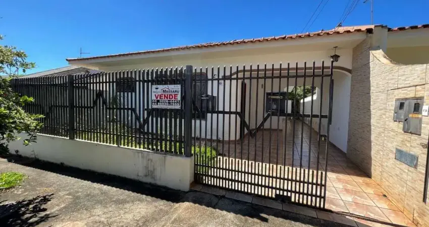 Casa com 3 quartos para alugar na Rua Pioneiro Abílio Gaspar, 84, Parque Avenida, Maringá