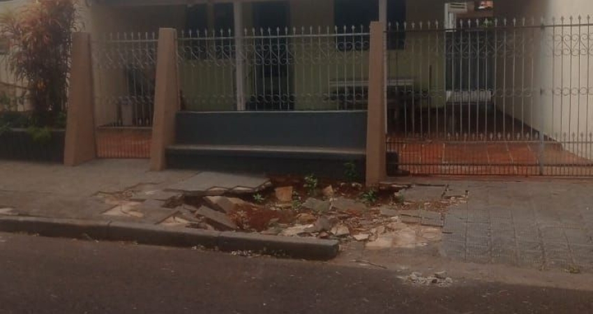 Casa com 1 quarto à venda na Rua dos Ipês, 540, Conjunto Habitacional Inocente Vila Nova Júnior, Maringá