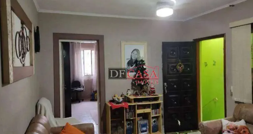 Casa em Chácara Seis de Outubro