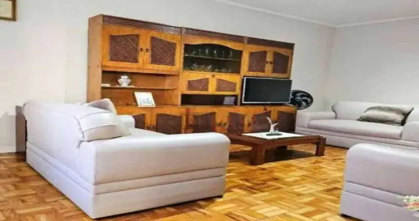 Casa térrea a venda na Vila Matilde com 3 dormitórios e 4 vagas de garagem.