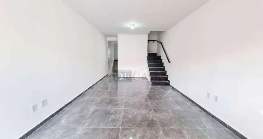 Sobrado com 3 dormitórios sendo 1 suíte com 2 vagas de garagem no Parque Buturussú.