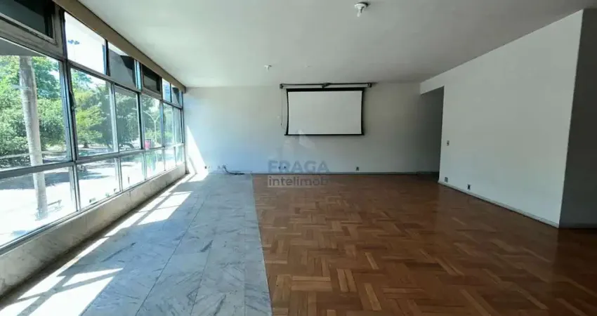 Apartamento de 4 Quartos, 258m², Vista Definitiva e Potencial Único de Reforma!