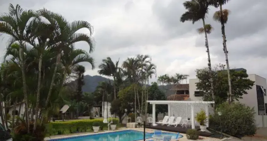 Casa para Venda em Gaspar, Bela Vista, 6 dormitórios, 3 suítes, 5 banheiros, 6 vagas