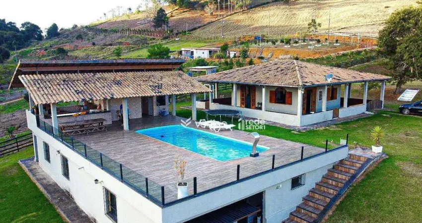 Sítio Julia com Casa Sede, Piscina, Campo de Futebol e Lago Privativo.