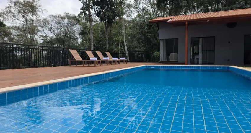 Casa de Alto Padrão à Venda - 4 Suites – Condomínio Fechado em Ibiúna