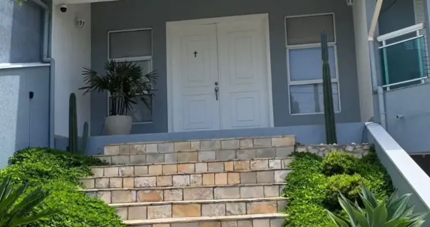 Casa com 3 Suítes, 4 Vagas e Edícula à Venda no Condomínio Chacur – Conforto e Espaço em Várzea Paulista