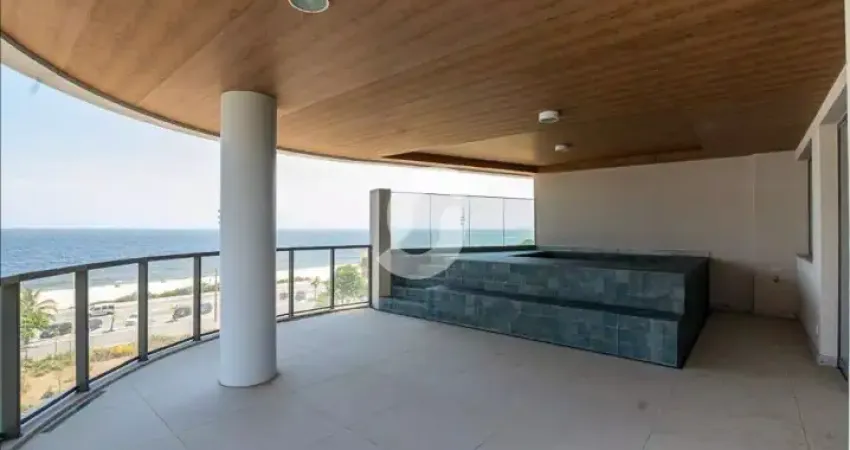 Lindo apartamento com piscina na varanda e gourmet, planta maravilhosa, com vista frente mar e lateral lagoa, em condomínio com érea em comum estilo clube completo.3 quartos, 1 suíte com varandão este