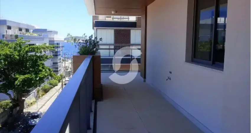 Lindo apartamento, planta maravilhosa, frente mar com vista lateral da lagoa e do mar, em condomínio com érea em comum estilo clube completo. 3 suítes com varandão estendido. Melhor localização da pra