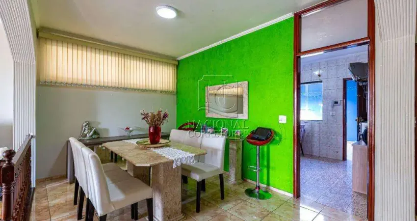 Casa assobradada à venda no Bairro Utinga com edícula e 2 entradas independentes
