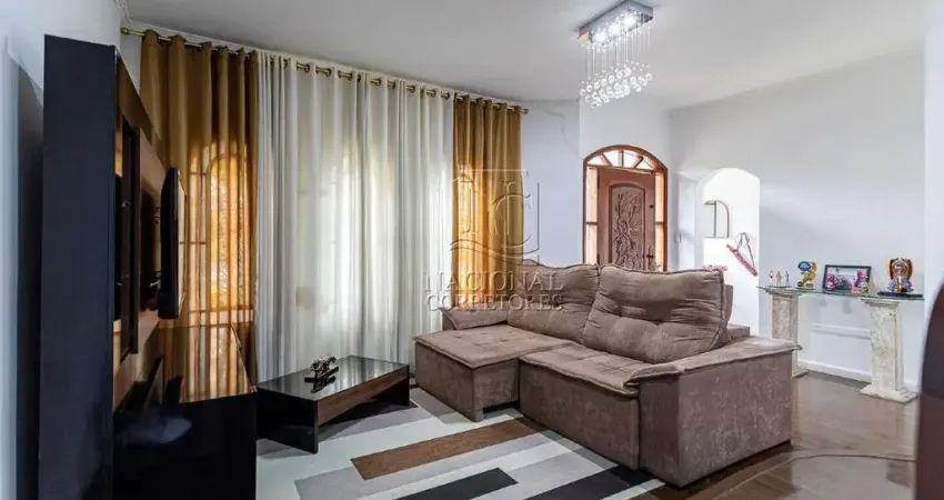 Excelente oportunidade, casa assobradada com fino acabamento para locação na Vila Metalúrgica, Santo André - SP