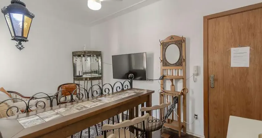 Apartamento desocupado, 45m² de area privativa com 2 Dormitorios no Bairro Centro Historico