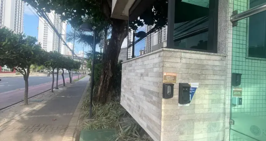 Excelente apartamento com 02 quartos, varanda, 1 suite , com móveis planejados, chuveiro com aquecedor. O condomínio conta com itens de lazer, piscina, sauna e parquinho. Para facilitar a vida um min